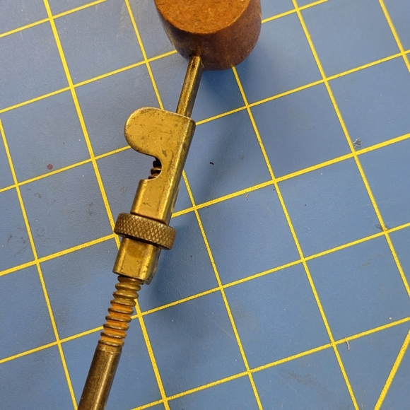 Adjustable Cedar Wood 1 Shoe Trees - Picture 2 of 7